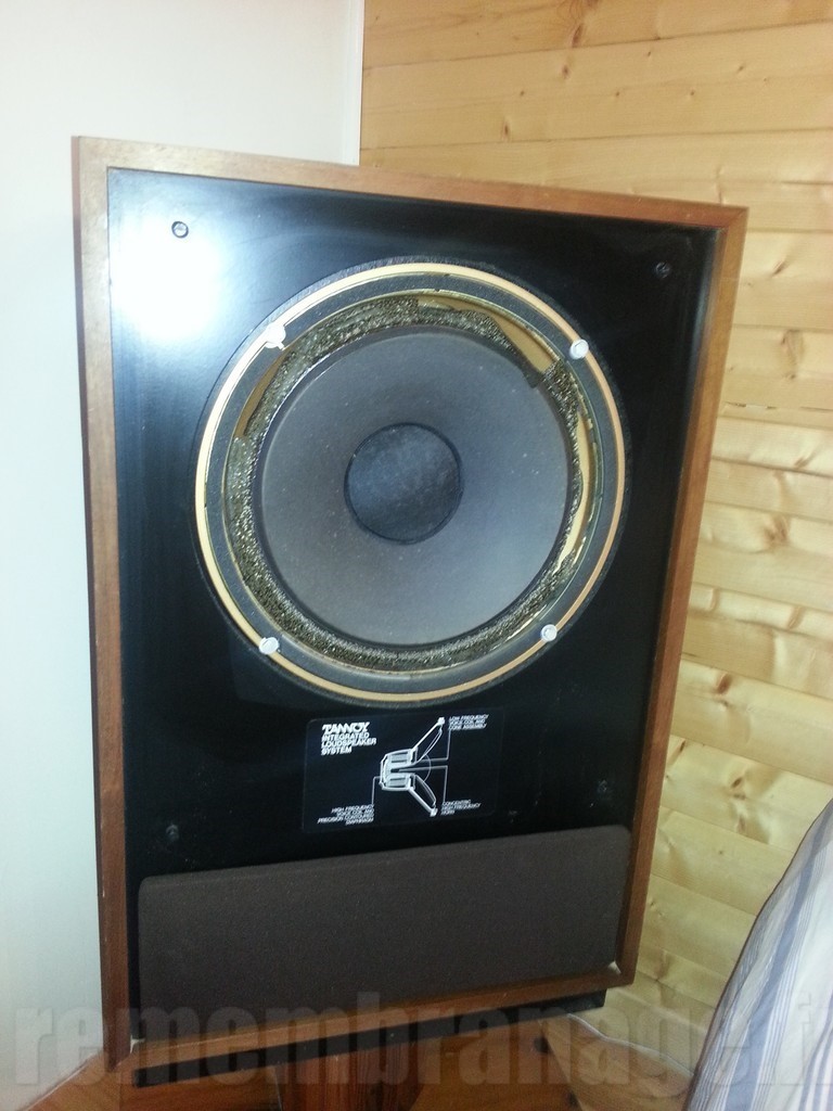 Rénovation d'une enceinte Tannoy Berkley équipée du haut-parleur concentrique 38 cm