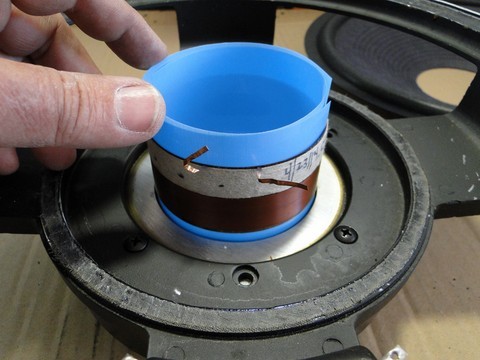 Vérification du jeu de la bobine d'un haut-parleur JBL 128H-1
