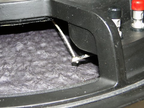 Soudage des tresses de raccordement sur le bornier d'un woofer JBL 128H-1