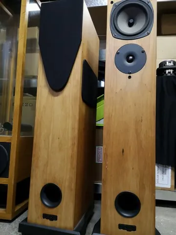 Rega R5