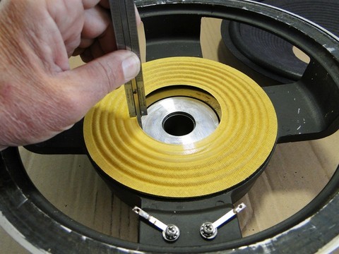 Mesure de la hauteur de la bobine pour le remembranage d'un boomer JBL 128H-1