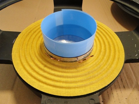 Calage su spidet sur le châssis d'un haut-parleur JBL 128H-1