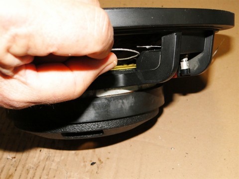 Mise en place des tresses  sur la membrane d'un haut-parleur JBL 128H-1