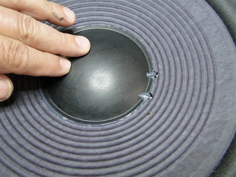 Mise en place d'un cache noyau sur l membrane d'un boomer JBL 128H-1